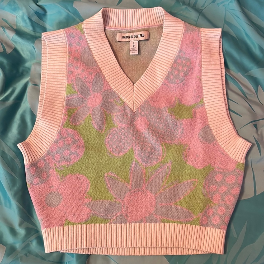 Urban Outfitters short sleeve sweater